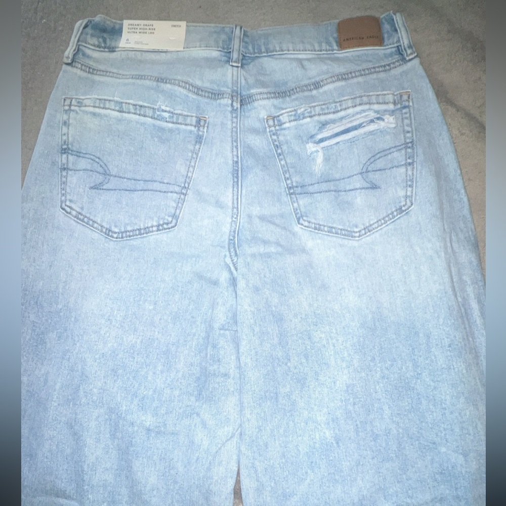 NWT American Eagle Outfitters Light Blue Wide Leg Distressed Jeans - Picture 4 of 4
